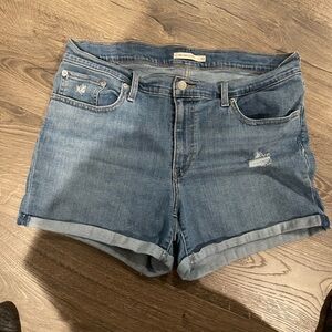 Levi’s jean shorts size 33